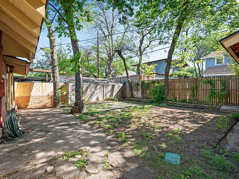 1715 College Ave — Photo 36