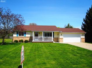 313 Lindenwood Dr, Linden, MI 48451