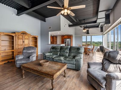 105 N 31st Ave #905, Omaha, NE, 68131