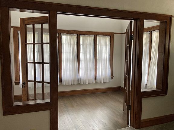 4th image of 4207 N Farwell Ave