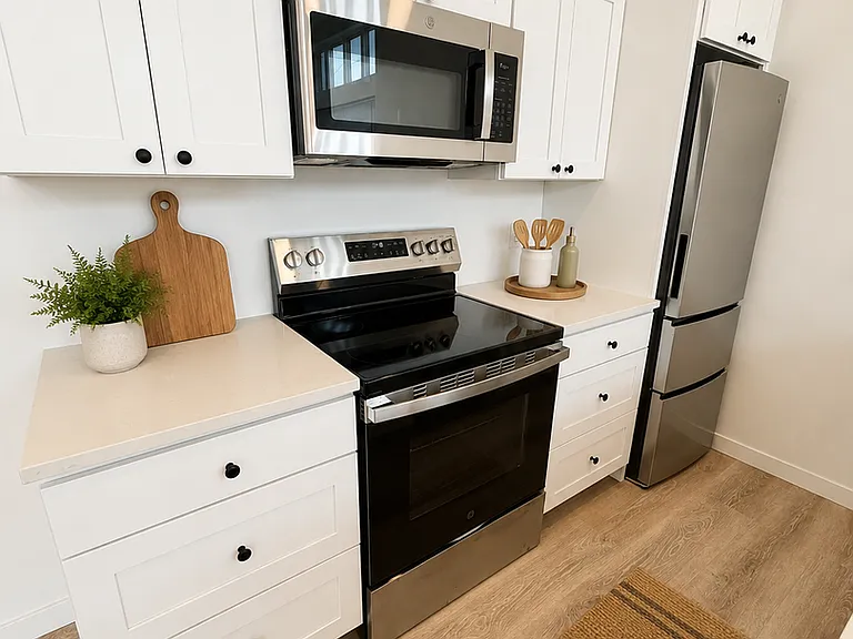 1223 W Nickerson St — Photo 3