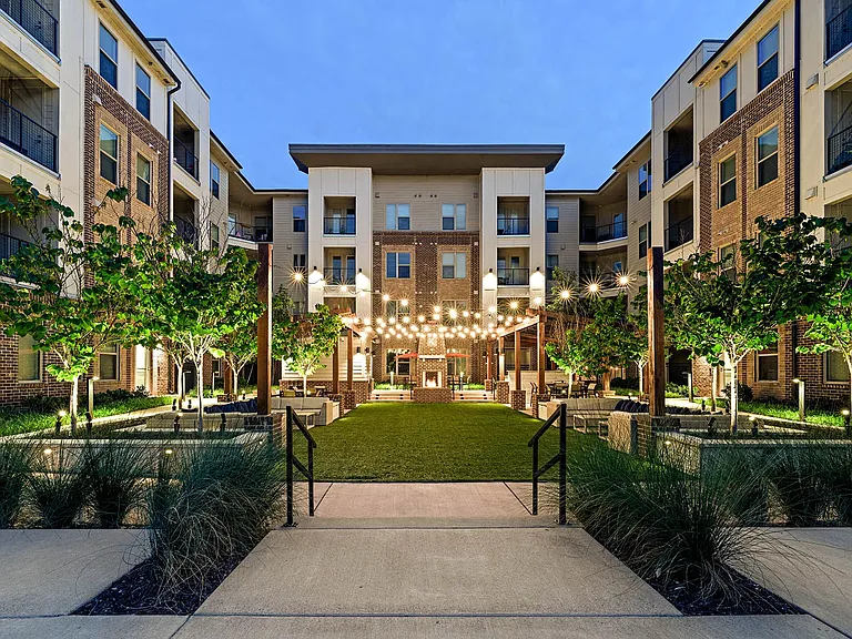 Knox at Metrocenter Apartments — Photo 36