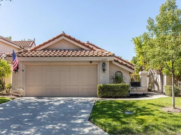 2541 Holly Valley Dr, Vista, CA 92084