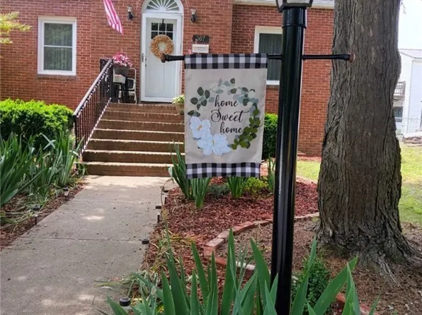 307 N Harris St, Blackstone, VA 23824