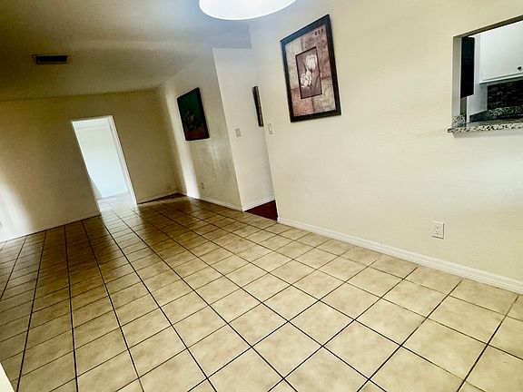 4th image of 4717 Town N Country Blvd