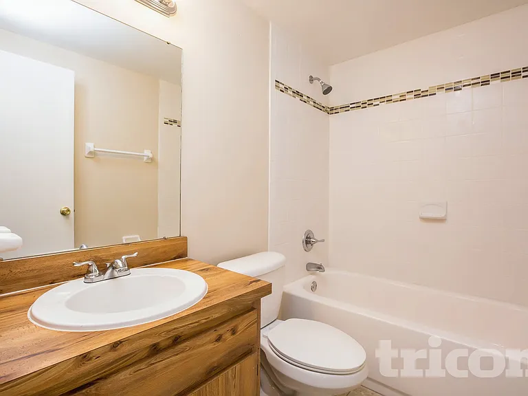 2308 Selkirk St — Photo 13