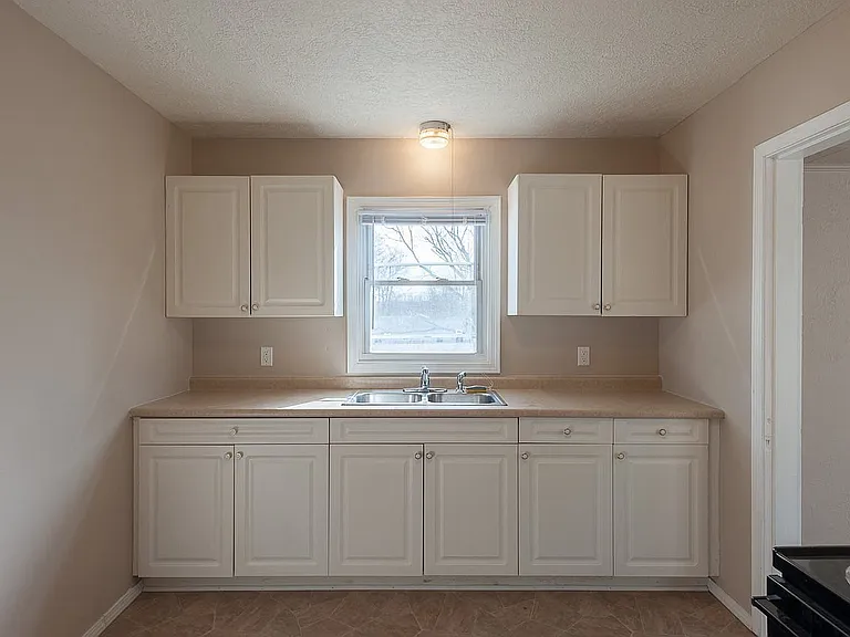 2301 S Milton Dr — Photo 2