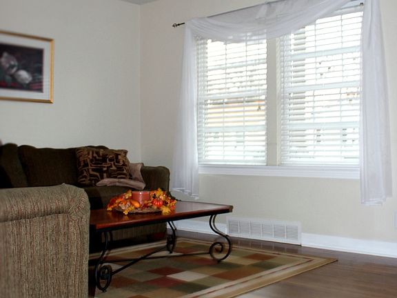 3rd image of 3010 Oakwood Ave