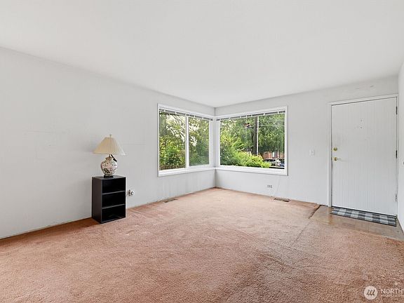 4th image of 824 S 146th Street