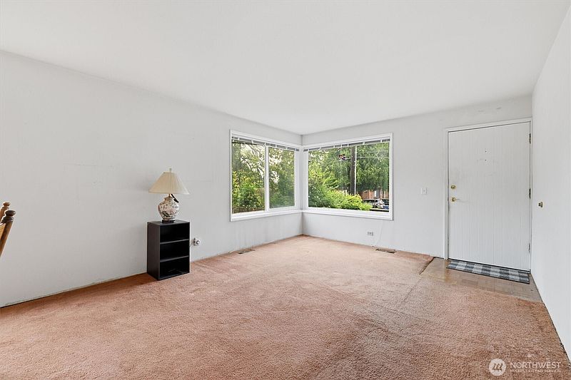 4th image of 824 S 146th Street
