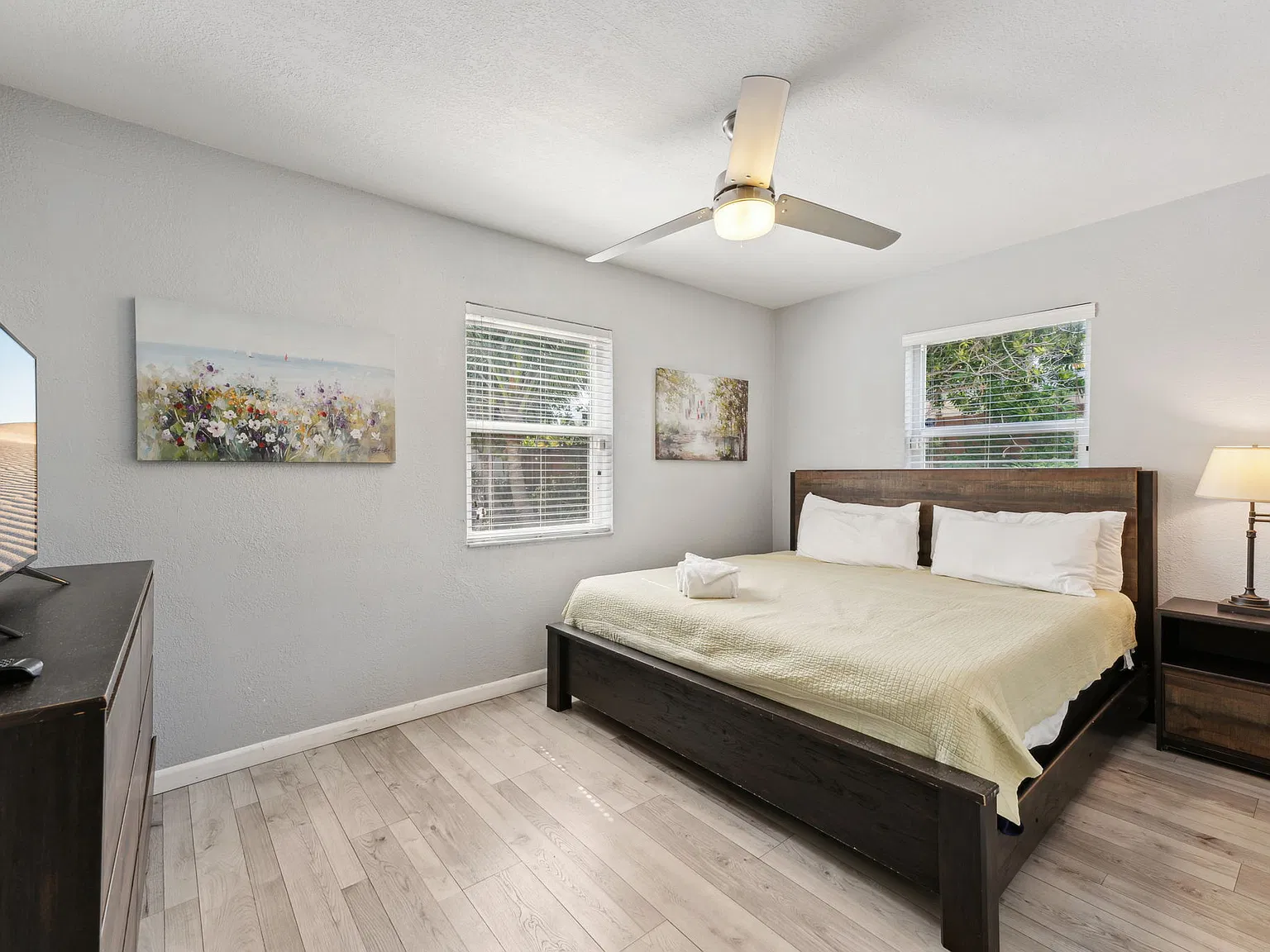 2 bed, 1005 sqft, $3,399 — Photo 2