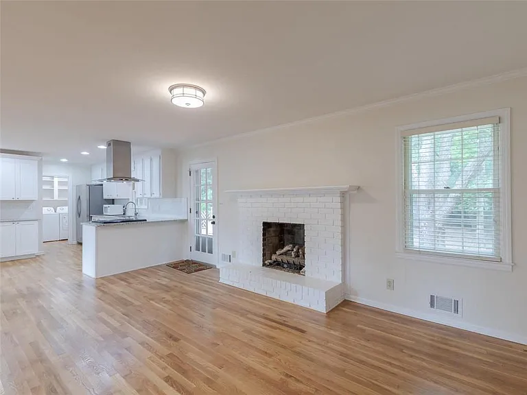 1110 Grimes Bridge Rd — Photo 8