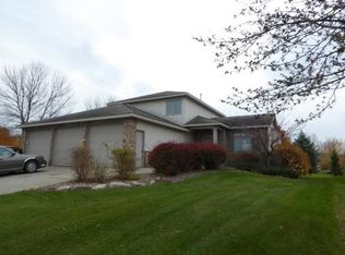 1403 Courtland W, Waconia, MN 55387