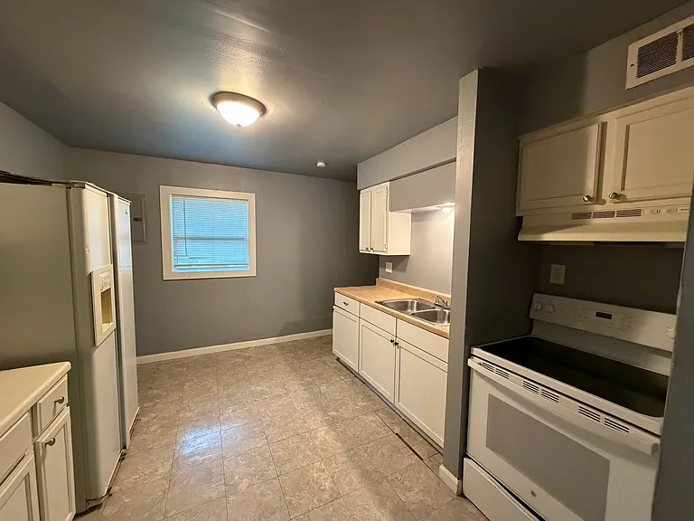 1125 Redman Blvd — Photo 3