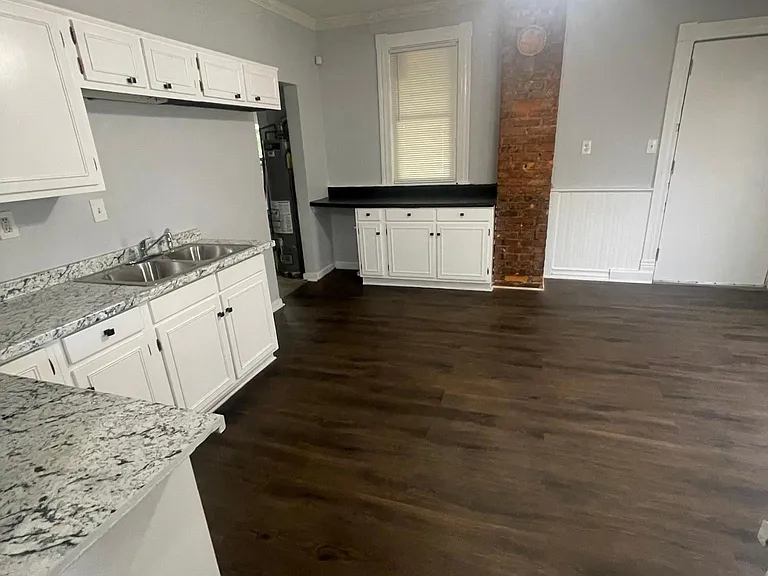 319 Iowa Ave — Photo 1