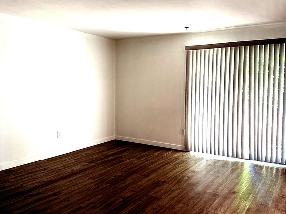 4th image of 8805 166th Ave NE APT 206