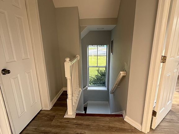 5th image of 3932 Hartlake St