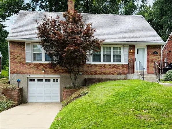 90 Greendale Dr, Saint Louis, MO 63121
