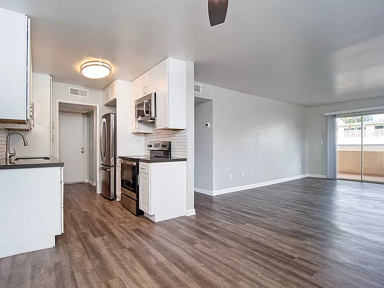 Los Robles Apartments — Photo 20