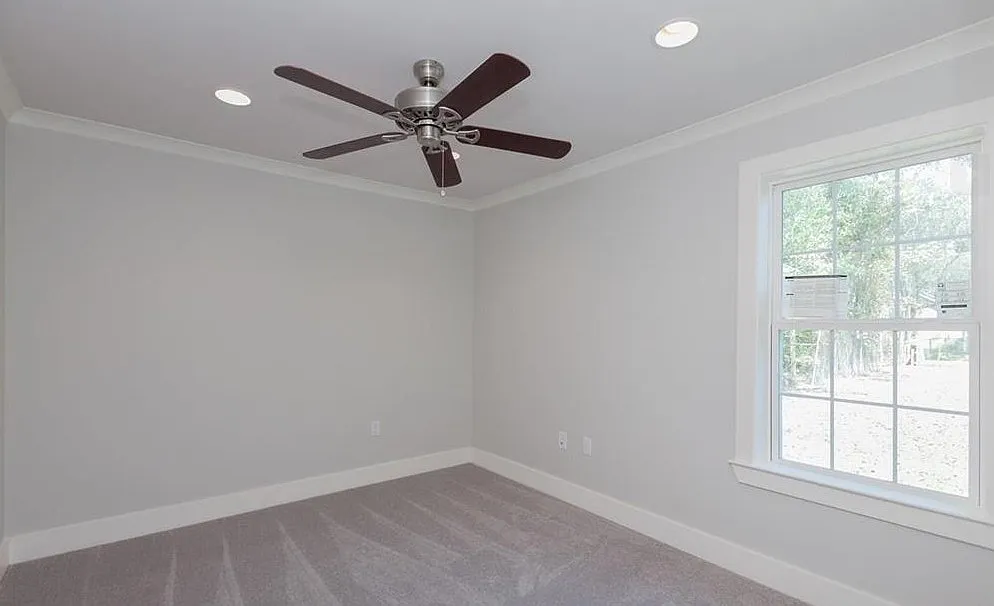 4 bed, 2567 sqft, $2,100 — Photo 3