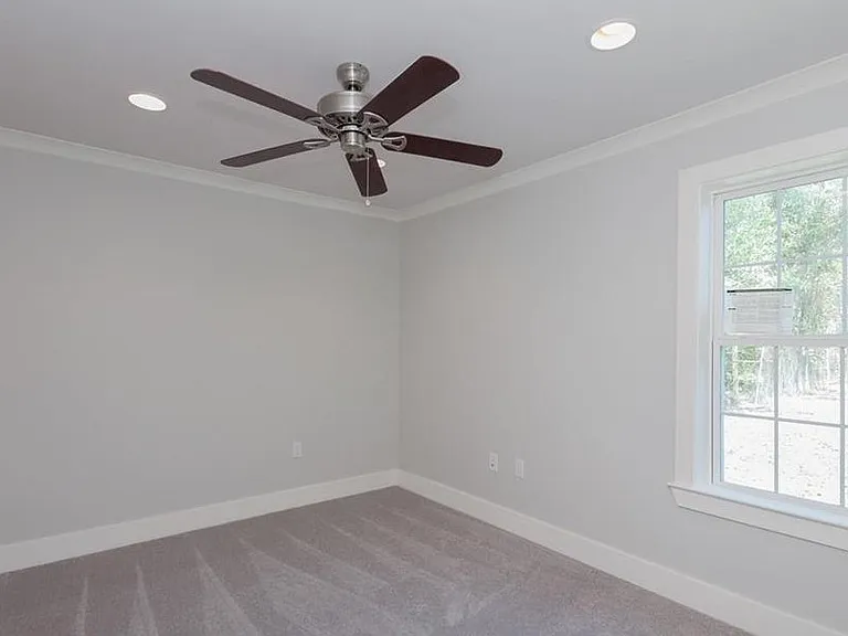 303 Pinoak St #A — Photo 3