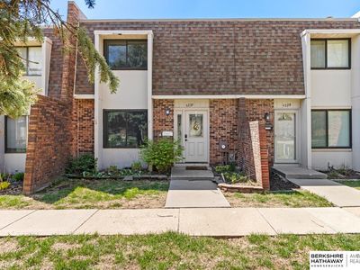 9226 V Plz, Omaha, NE, 68127