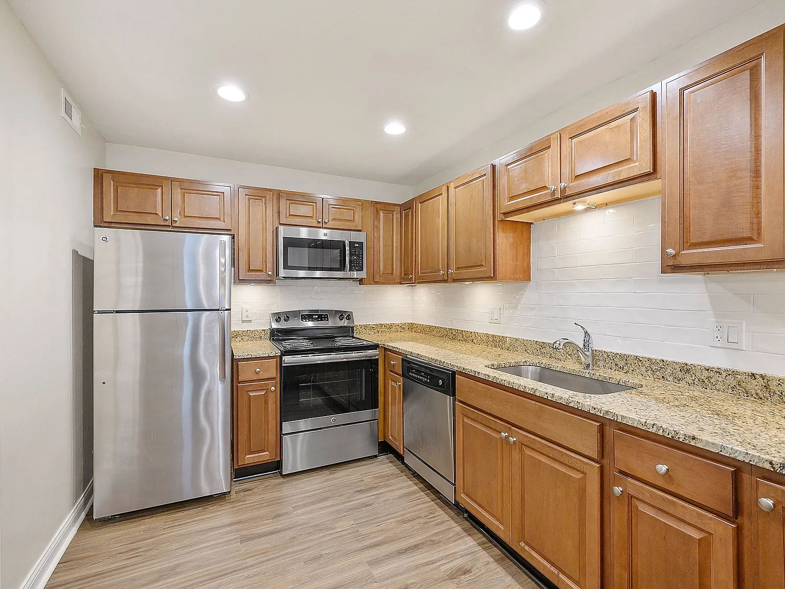 Harpers Point Apartments* — Photo 3