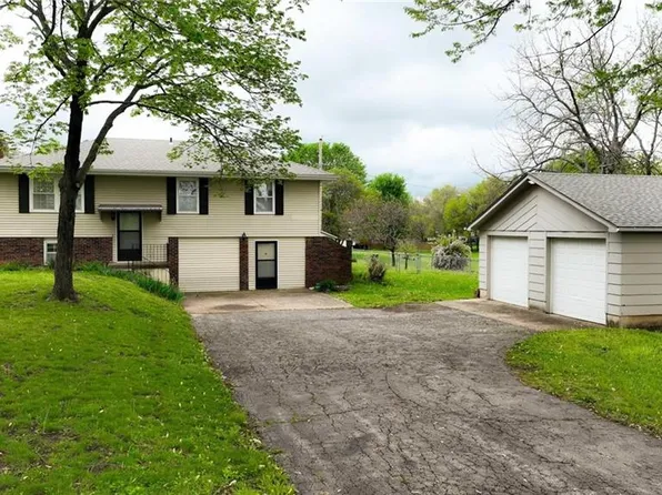 307 N 16th St, Louisburg, KS 66053