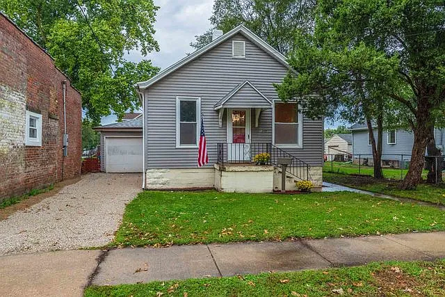 1309 W Olive St photo 1