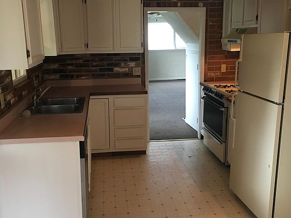 2nd image of 1707 Lake St