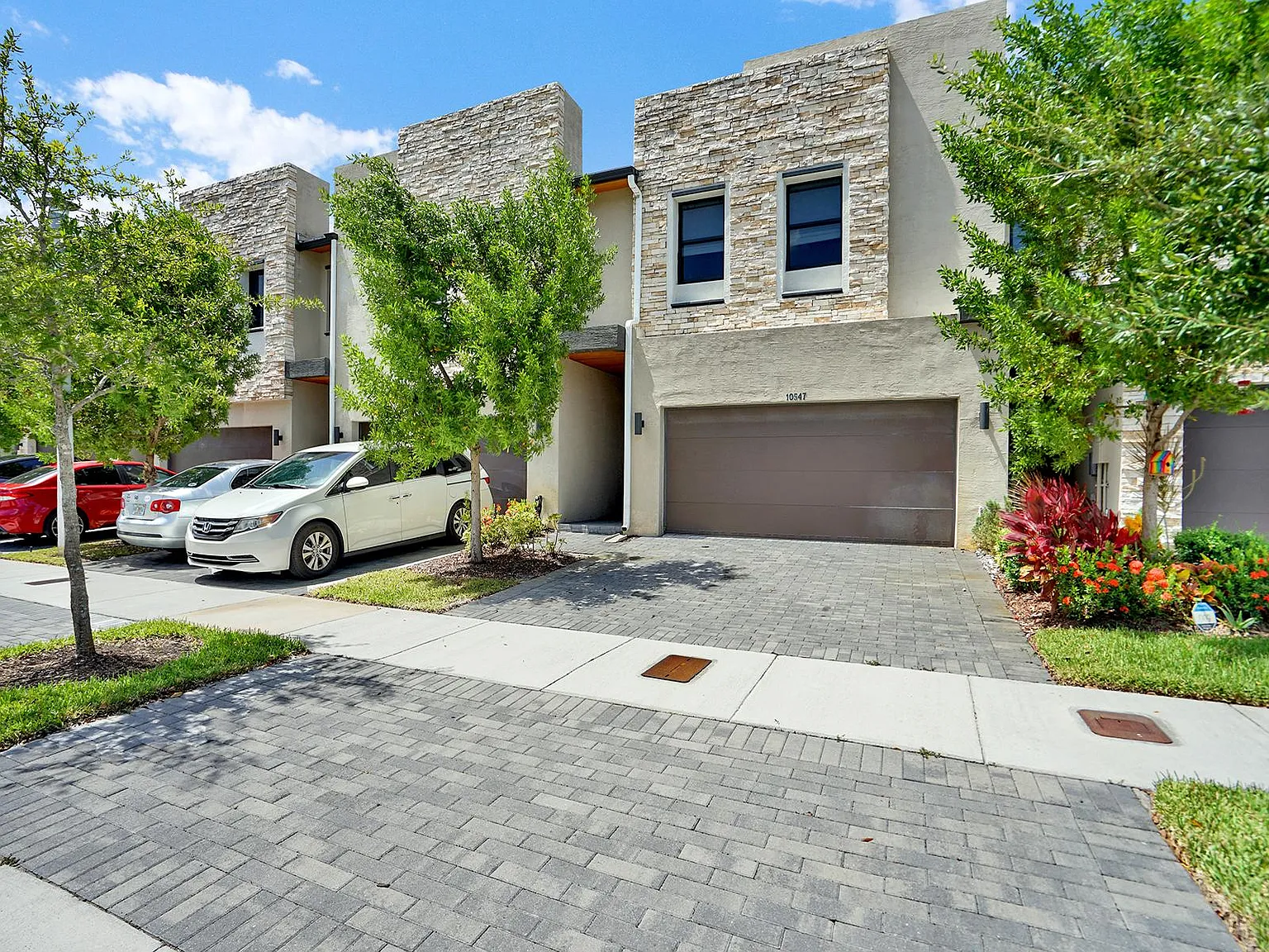 3 bed, 2.5 bath, 1553 sqft, $5,000 — Photo 2