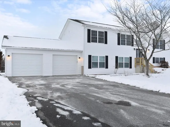 121 Universe Dr, Martinsburg, WV 25404