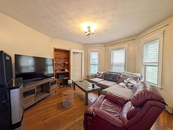 5th image of 26 Rogers Ave #2