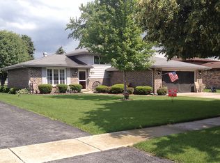 517 S Manor Dr, Peotone, IL 60468