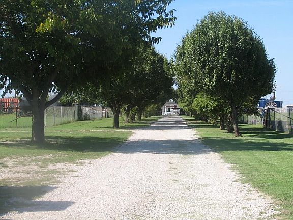 5th image of 1275 County Road 1470