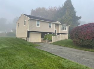 6 Pheasant Run Cres, Feeding Hills, MA 01030