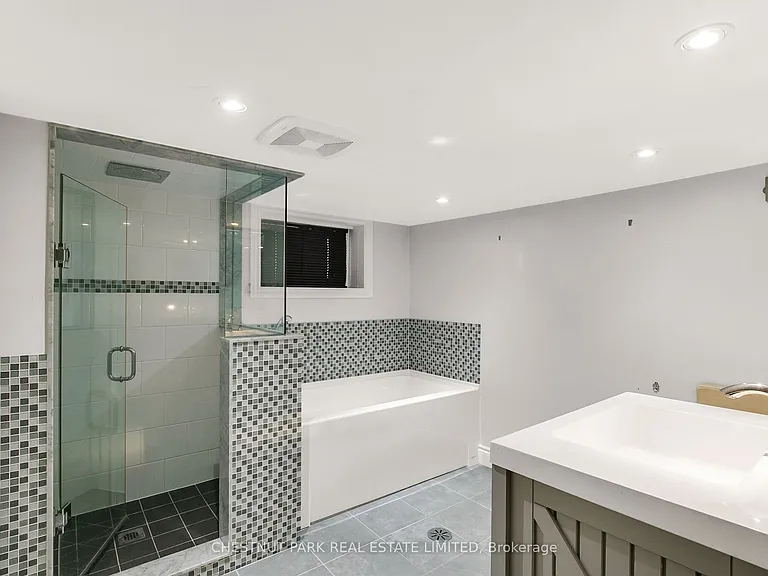 484 Merton St — Photo 38