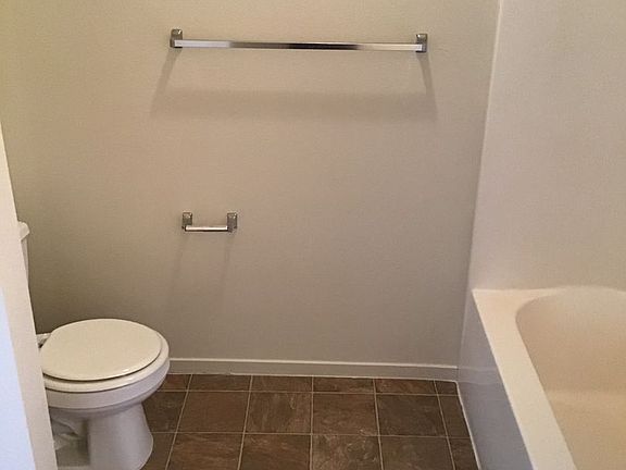 4th image of 502 Northgate Dr #B