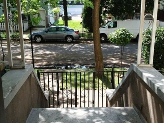 2nd image of 819 S Leavitt St #1