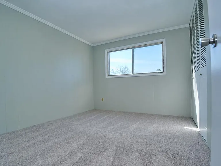 Seven Oaks Apartments — Photo 41