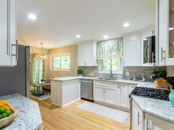 570 Elden Dr, Sandy Springs, GA 30342