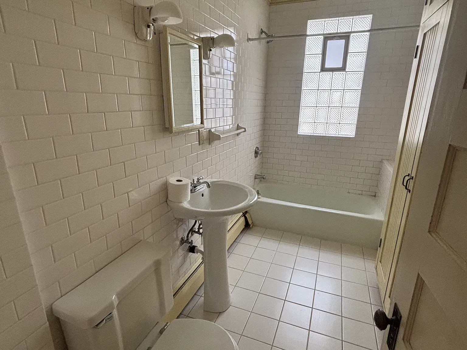 3 bed, 1800 sqft, $2,050 — Photo 4