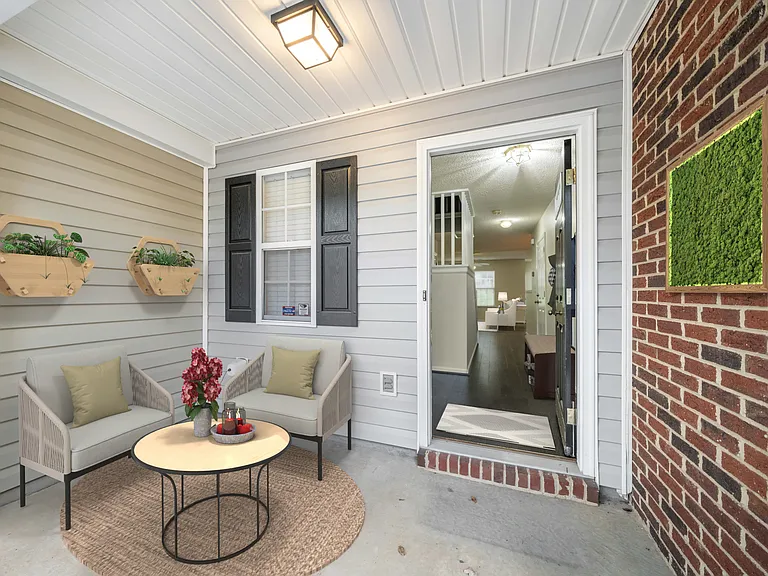 8653 Robinson Forest Dr — Photo 3