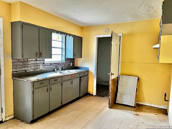 2nd image of 308 Nueces