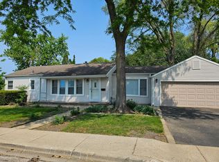 9 Linden Ave, Mundelein, IL 60060