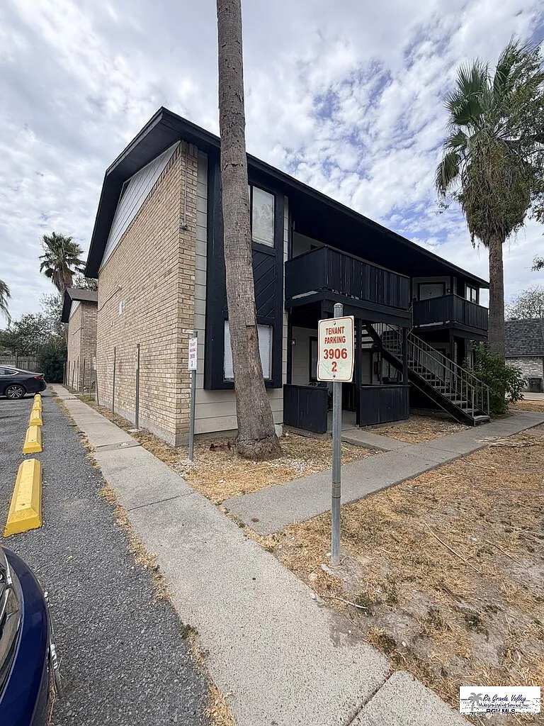2 bed, 1.0 bath, 756 sqft, $825 — Photo 2