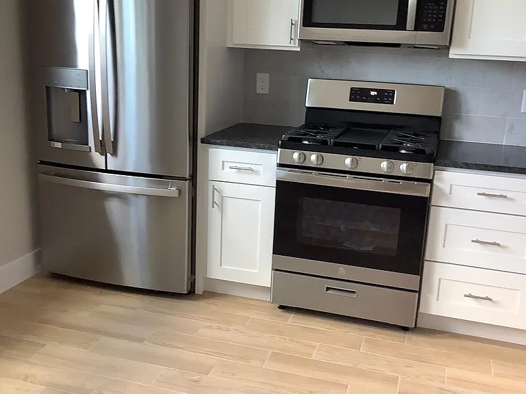 2111 W Seybert St #B — Photo 3