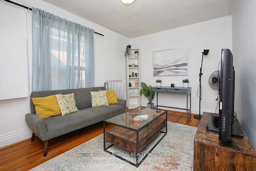 3 bed, $2,300 — Photo 2