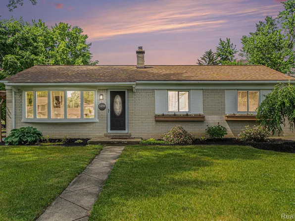 3490 Levee St, Waterford, MI 48329
