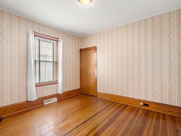 4th image of 155 Birch St